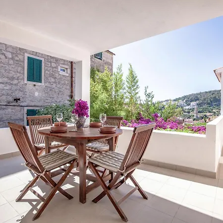 Art House Hvar Будинок відпочинку Хвар
