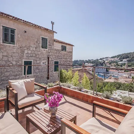 Art House Hvar Хвар