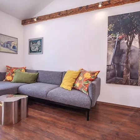 Будинок відпочинку Art House Hvar *